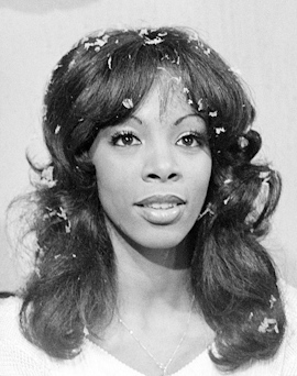 Donna Summer / Author: Fotopersbureau De Boer 12-1974 / This photo is made available under the Creative Commons CC0 1.0 Universal Public Domain Dedication.