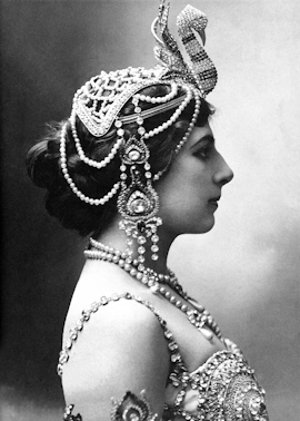 Mata Hari / Unknown author 1910 / Public domain.