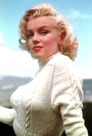 Marilyn Monroe avec un agneau dans les bras, One of the first