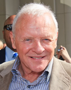 Anthony Hopkins / Author :  gdcgraphics 09-2010 / CC BY-SA (https://creativecommons.org/licenses/by-sa/3.0)