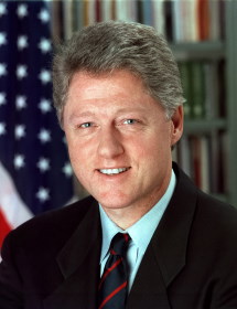 Bill Clinton / Author : Bob McNeely, The White House / CC BY-SA (https://creativecommons.org/licenses/by-sa/3.0)