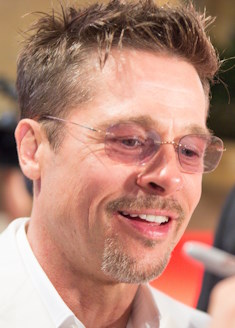 Brad Pitt / Author : Dick Thomas Johnson 05-2017 / CC BY-SA (https://creativecommons.org/licenses/by/2.0/deed.en)