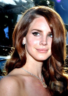 Lana Del Rey / Author : Georges Biard 05-2012 / CC BY-SA (https://creativecommons.org/licenses/by-sa/3.0)