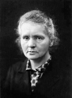 Marie Curie / Author : Christie's, Henri Manuel 1920 / CC BY-SA (https://creativecommons.org/licenses/by-sa/3.0)