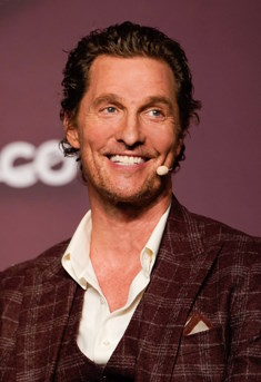 Matthew McConaughey / Author : All-Pro Reels from District of Columbia, USA 08-2019 / CC BY-SA (https://creativecommons.org/licenses/by-sa/3.0)