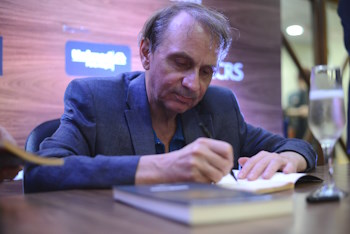 Michel Houellebecq / Author: Fronteiras do Pensamento 11 2016 / CC BY-SA (https://creativecommons.org/licenses/by-sa/2.0/deed.en